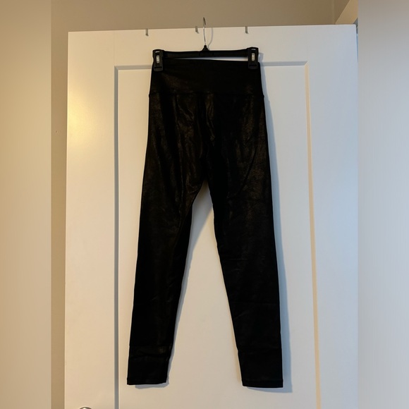 Aerie OFFLINE Leggings Shine Crackle Crossover Waist Legging Black Leather - Picture 2 of 3